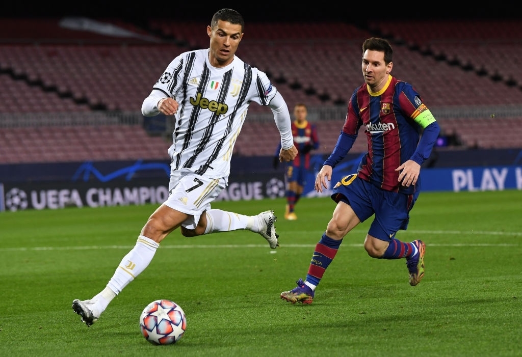 Ngày này năm xưa: Ronaldo vượt trội Messi trong cuộc đối đầu trực tiếp
