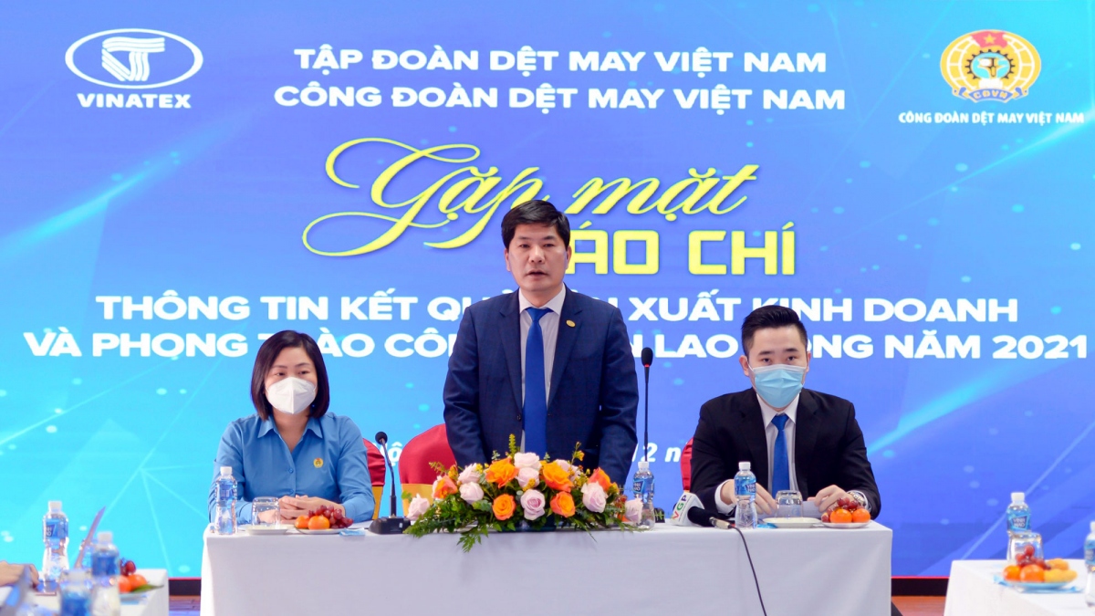 Tổng Giám đốc Vinatex Cao Hữu Hiếu chia sẻ thông tin về tình hình sản xuất kinh doanh của Tập đoàn.