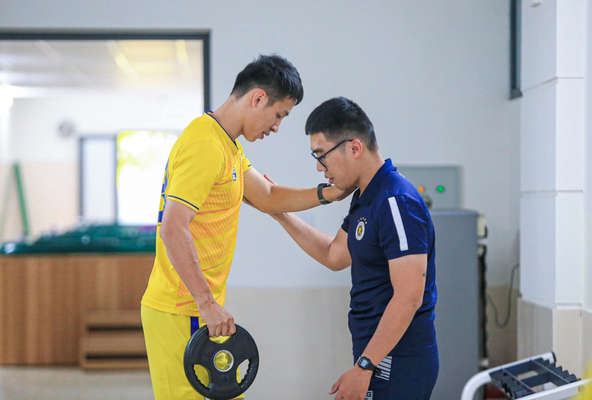 Đỗ Hùng Dũng tích cực tập luyện cùng Hà Nội FC sau khi lỡ hẹn AFF Cup - Ảnh 4.