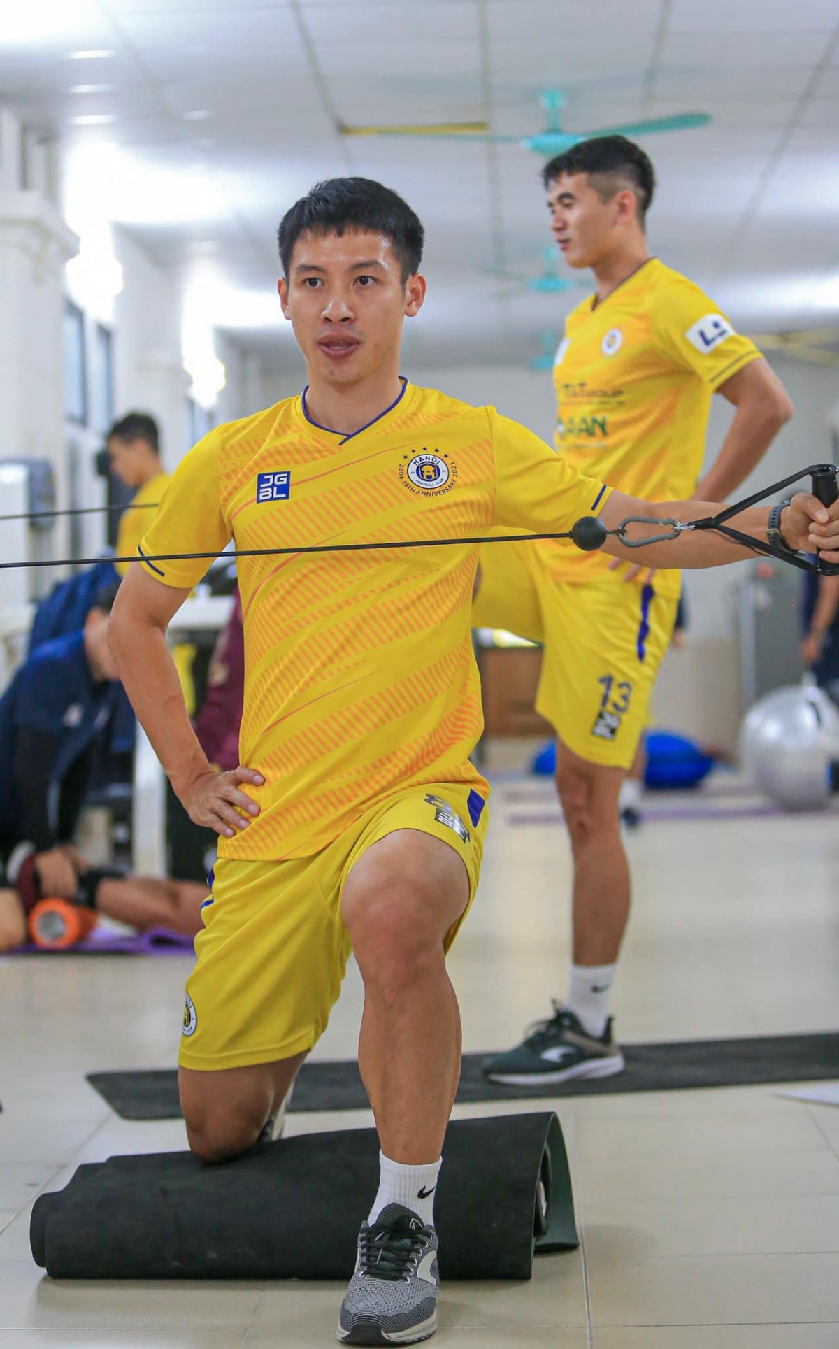Đỗ Hùng Dũng tích cực tập luyện cùng Hà Nội FC sau khi lỡ hẹn AFF Cup - Ảnh 2.