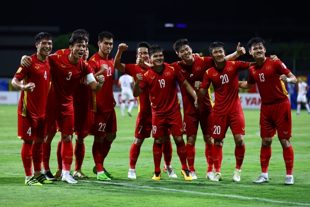 ĐT Việt Nam sẽ so tài với ĐT Thái Lan ở bán kết AFF Cup 2020 (Ảnh: Reuters).