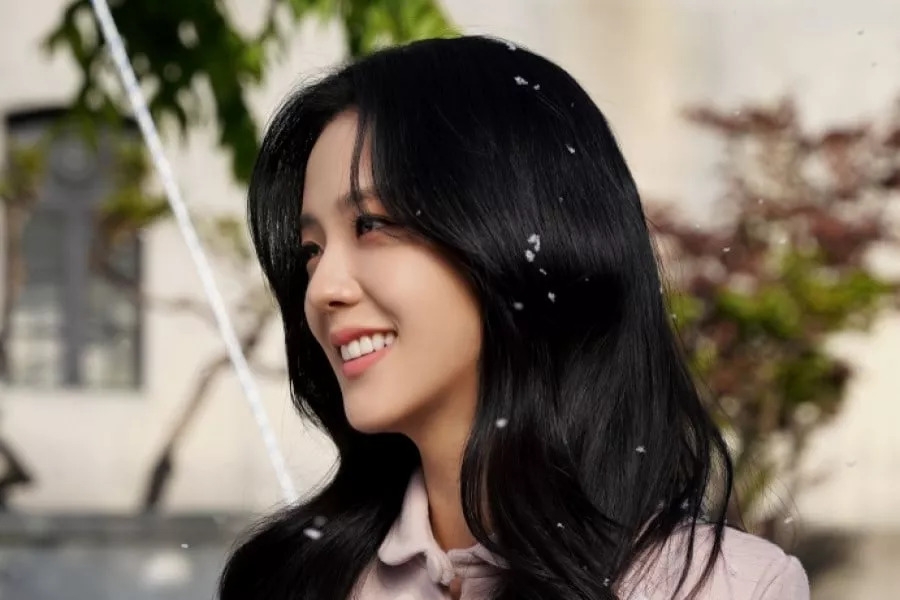 Jisoo (Blackpink) "rung động" khi được Jung Hae In quan tâm