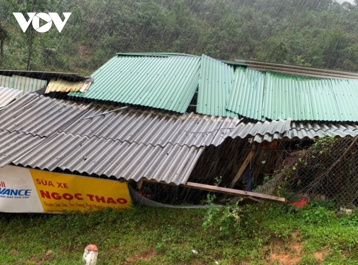 floods in central and central highlands regions leave 18 dead or missing picture 5