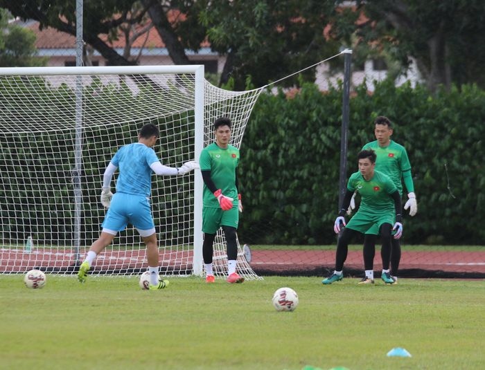 national squad hold practice ahead of aff cup match against malaysia picture 9