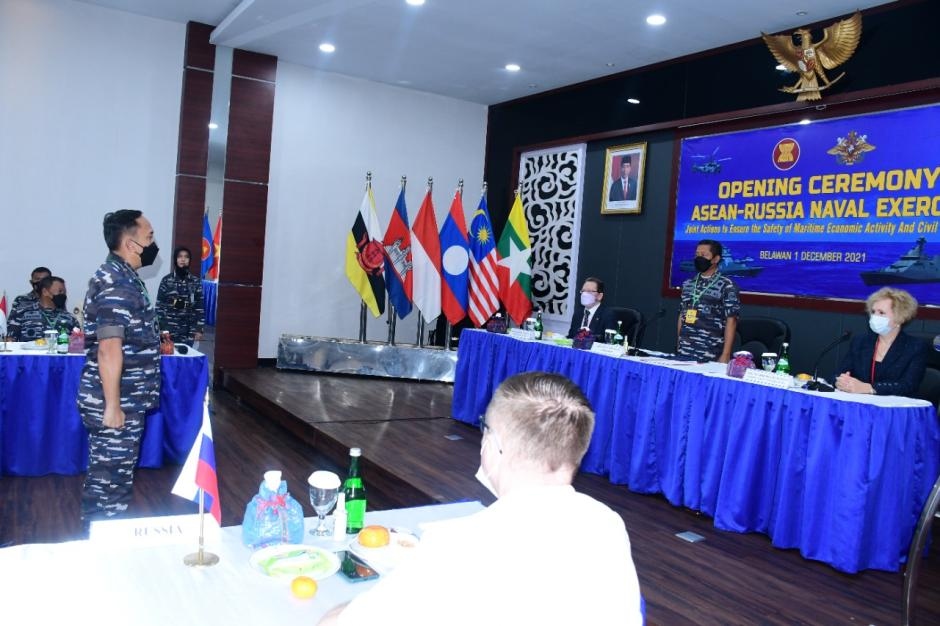 Phát biểu khai mạc, Tư lệnh Hạm đội I Hải quân Indonesia, Chuẩn Đô đốc Arsyad Abdullah cho biết cuộc tập trận ARNEX LATMA 2021 có chủ đề "Hành động chung nhằm đảm bảo an toàn cho các hoạt động kinh tế hàng hải và hàng hải dân dụng", được tổ chức nhằm duy trì quan hệ hữu nghị giữa Chính phủ Indonesia, các nước ASEAN và Nga. Ngoài ra, cuộc tập trận này cũng nhằm nâng cao tính chuyên nghiệp của binh sĩ hải quân của mỗi nước tham gia. Cuộc tập trận Hải quân ASEAN - Nga 2021 có ý nghĩa rất quan trọng đối với tình hữu nghị, an ninh khu vực, ổn định hàng hải, đảm bảo hoạt động kinh tế, hàng hải dân sự, trấn áp buôn lậu ma túy và cả người nhập cư bất hợp pháp.
