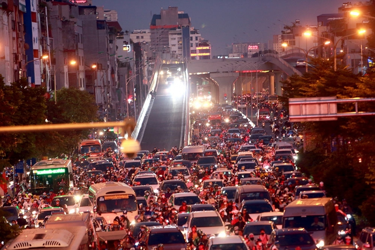 hanoi plans to initiate ban on motorbikes after 2025 picture 1