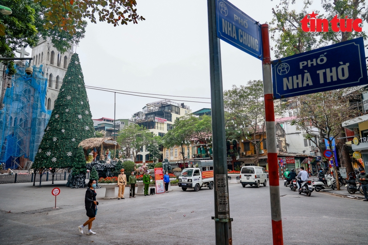 hanoi strengthens covid-19 prevention ahead of christmas celebrations picture 1