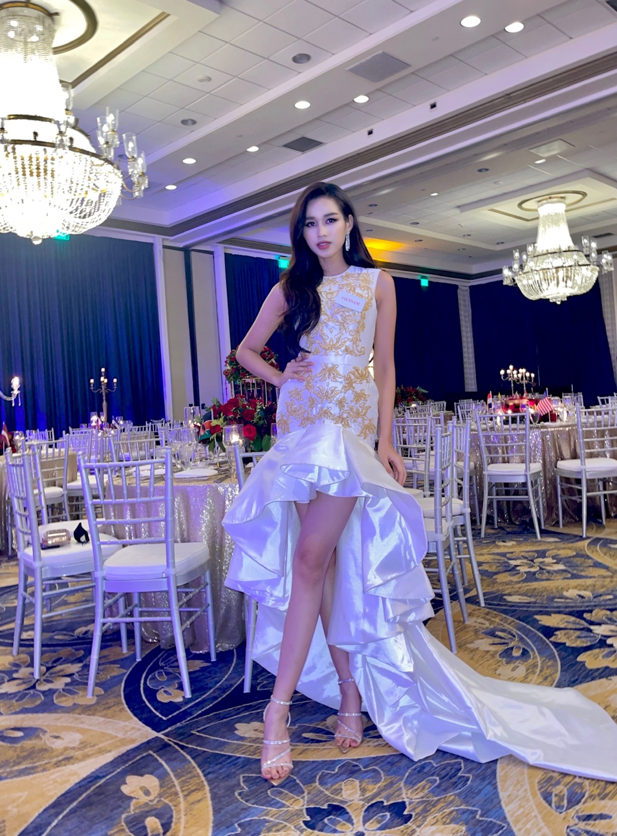 Do thi ha mang trang suc hon 100 trieu den buoi dau gia tu thien cua miss world 2021 hinh anh 9