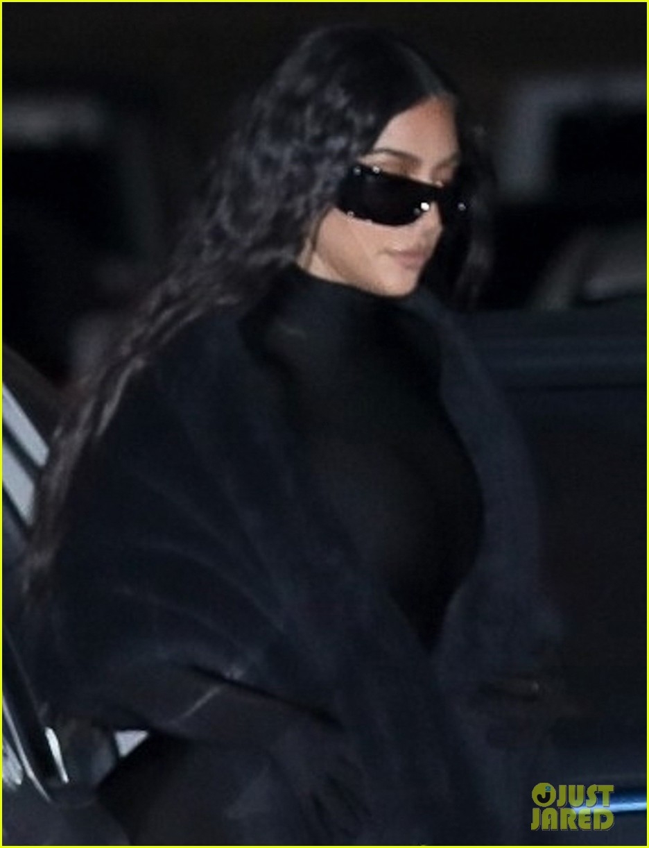 kim kardashian sanh dieu di an toi cung me giua tin don hen ho pete davidson hinh anh 7