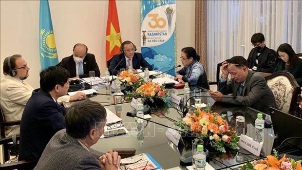 vietnam, kazakhstan need to expand cooperation roundtable picture 1