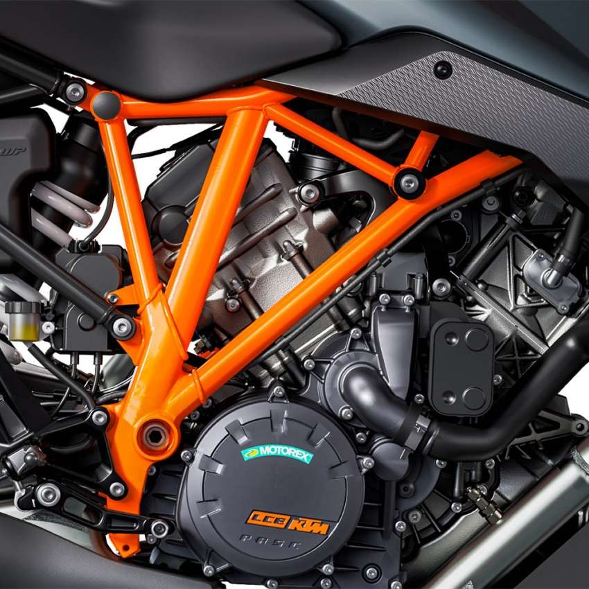 chi tiet ktm super duke gt 1290 2022 voi nhung nang cap moi hinh anh 1