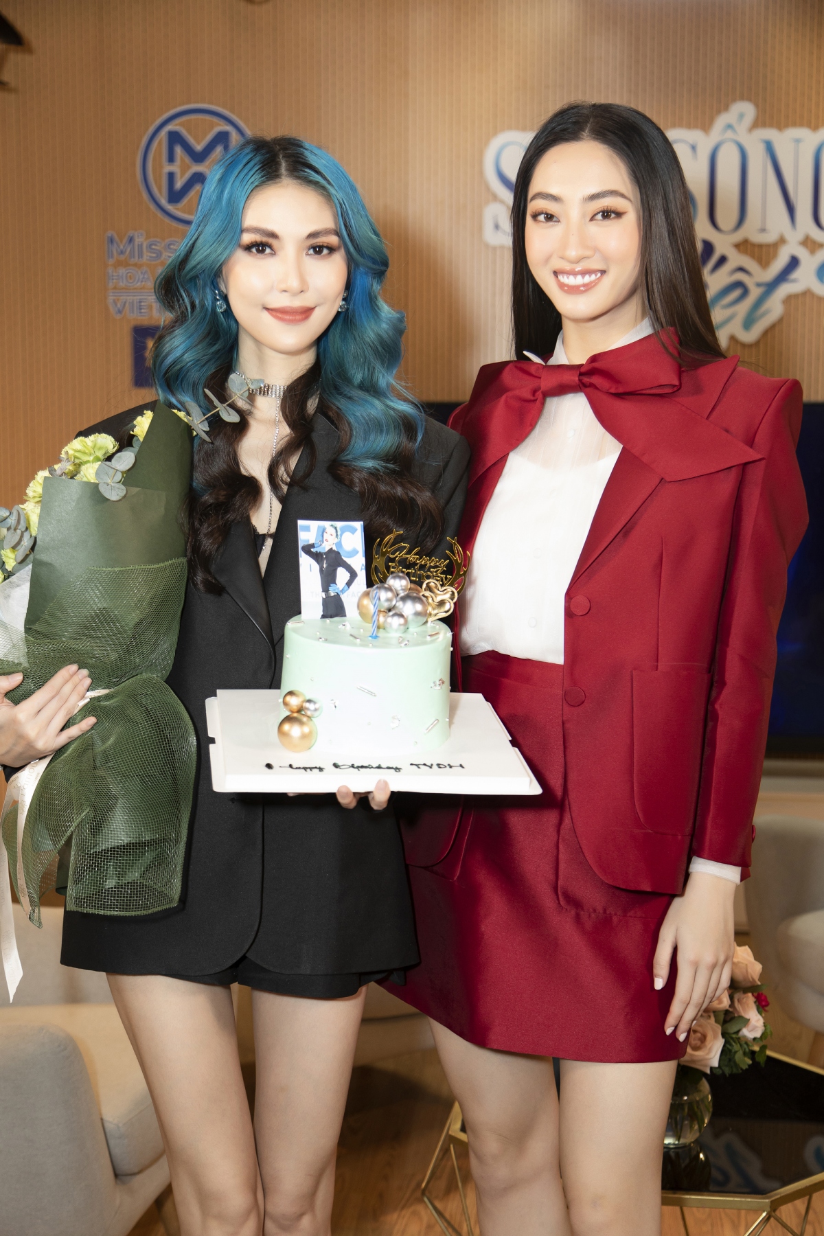 Hoa hậu Lương Thùy Linh và TyhD Thùy Dương Hoa hậu Lương Thùy Linh và TyhD Thùy Dương