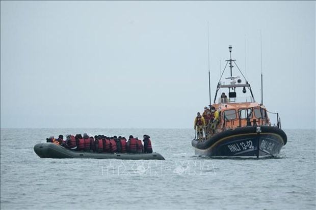 vietnamese embassy in france supports family of boat accident victim picture 1 vietnamese embassy in france supports family of boat accident victim picture 1