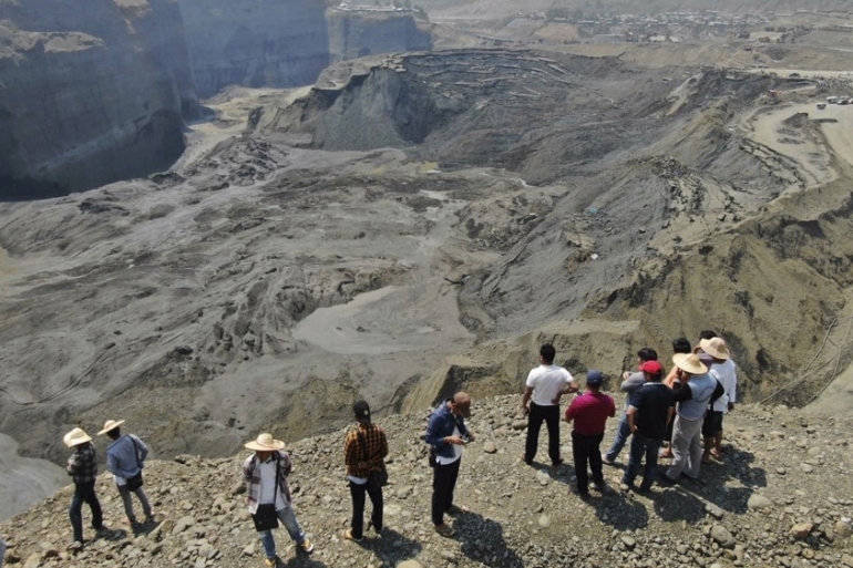 Myanmar kết thúc tìm kiếm nạn nhân vụ lở đất ở mỏ khai thác ngọc. Ảnh: AP
