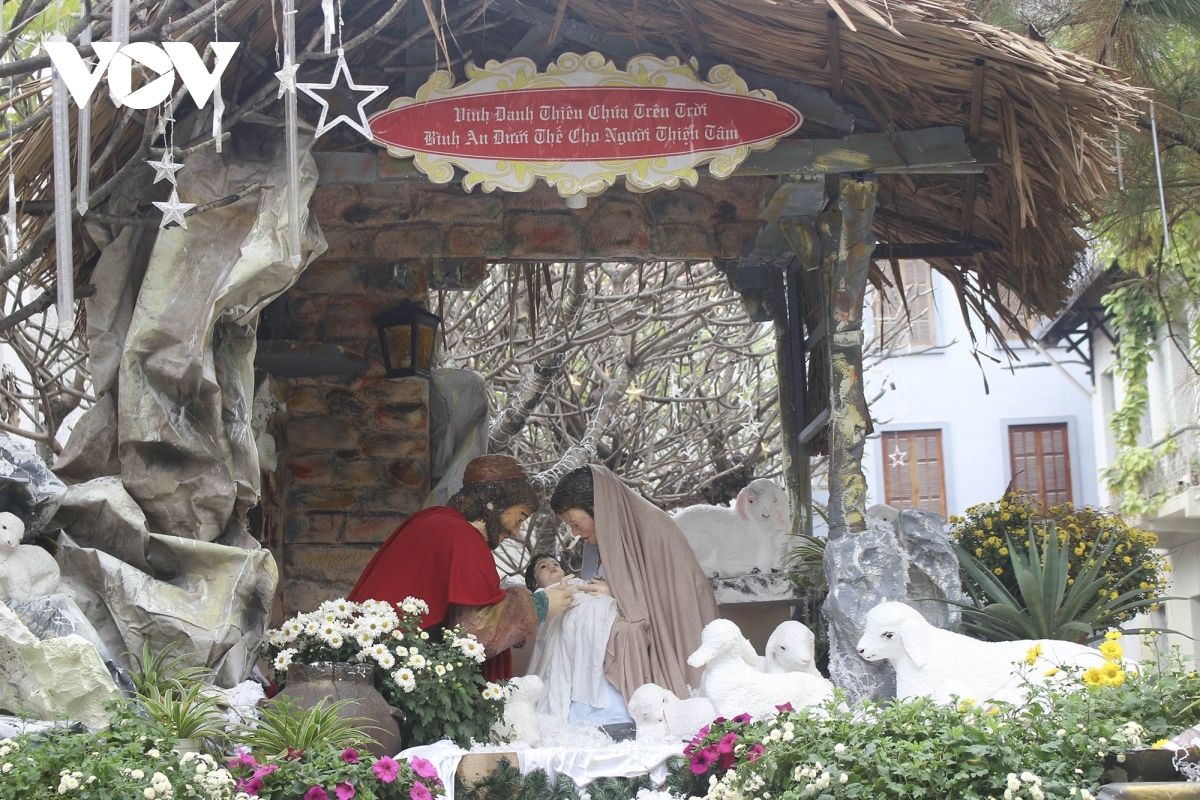 churches in hanoi prepare for christmas amid covid-19 fight picture 3