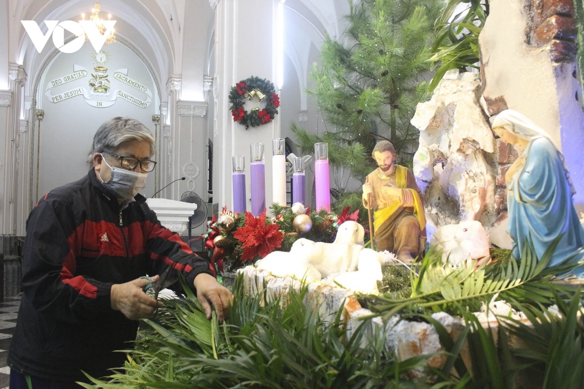 churches in hanoi prepare for christmas amid covid-19 fight picture 6