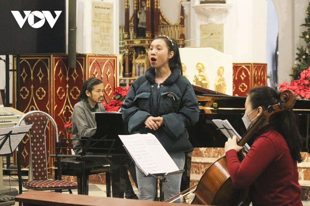 churches in hanoi prepare for christmas amid covid-19 fight picture 7