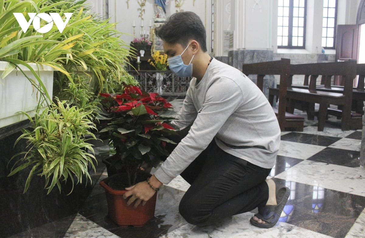 churches in hanoi prepare for christmas amid covid-19 fight picture 9