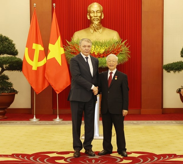 vietnam s party leader honoured with lenin prize of russian communist party picture 1