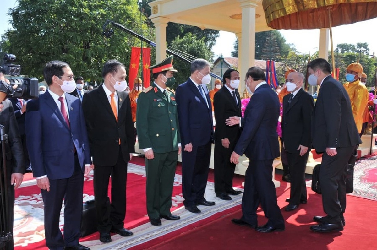 state president phuc warmly welcomed in phnom penh picture 6
