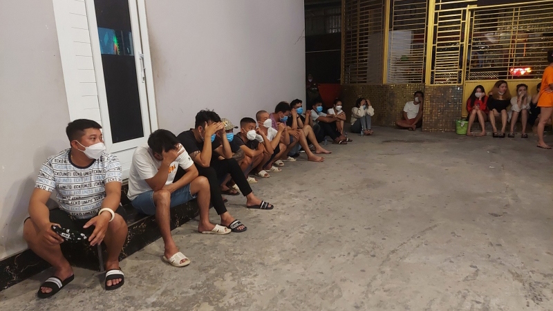 Qua kiểm tra ngành chức năng phát hiện 23 trường hợp dương tính với ma túy. (Ảnh: Công an cung cấp)