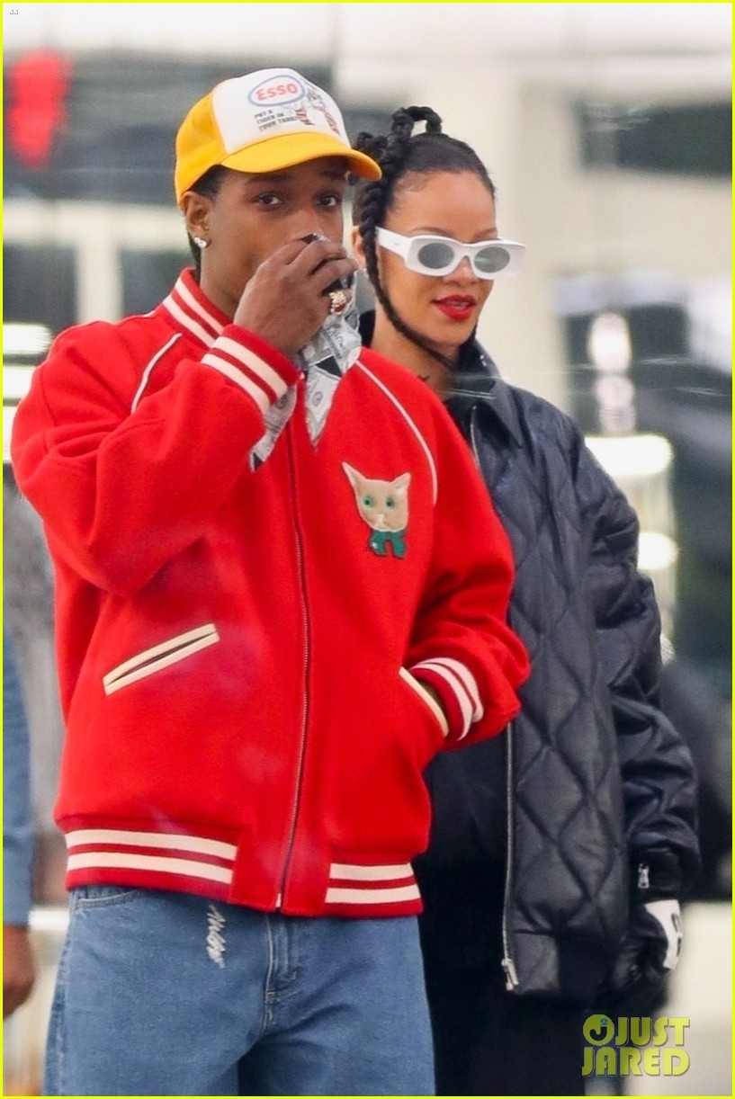 Theo People, Rihanna và A$AP Rocky từ quan hệ bạn bè lâu năm đã phát triển thành tình yêu.