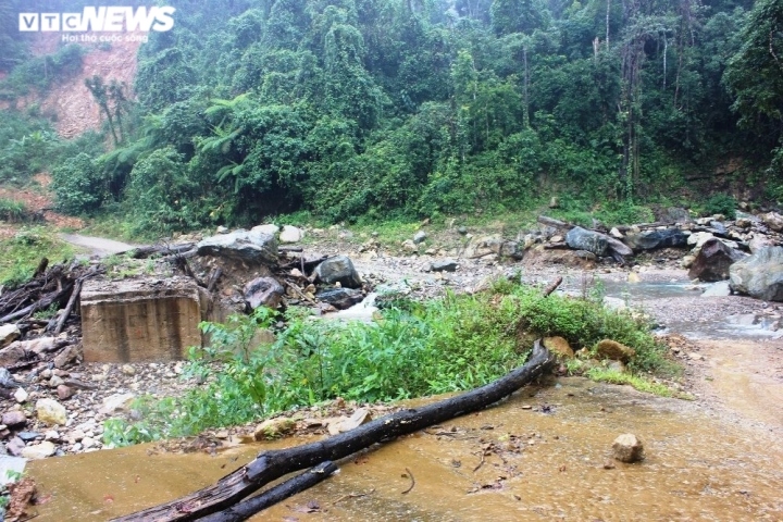 hon mot nam sau sat lo, nhieu con duong vung cao quang nam van ngon ngang dat da hinh anh 7