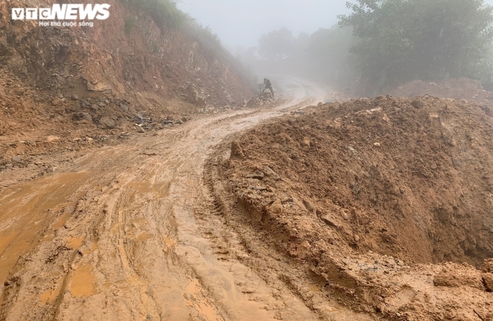 hon mot nam sau sat lo, nhieu con duong vung cao quang nam van ngon ngang dat da hinh anh 8