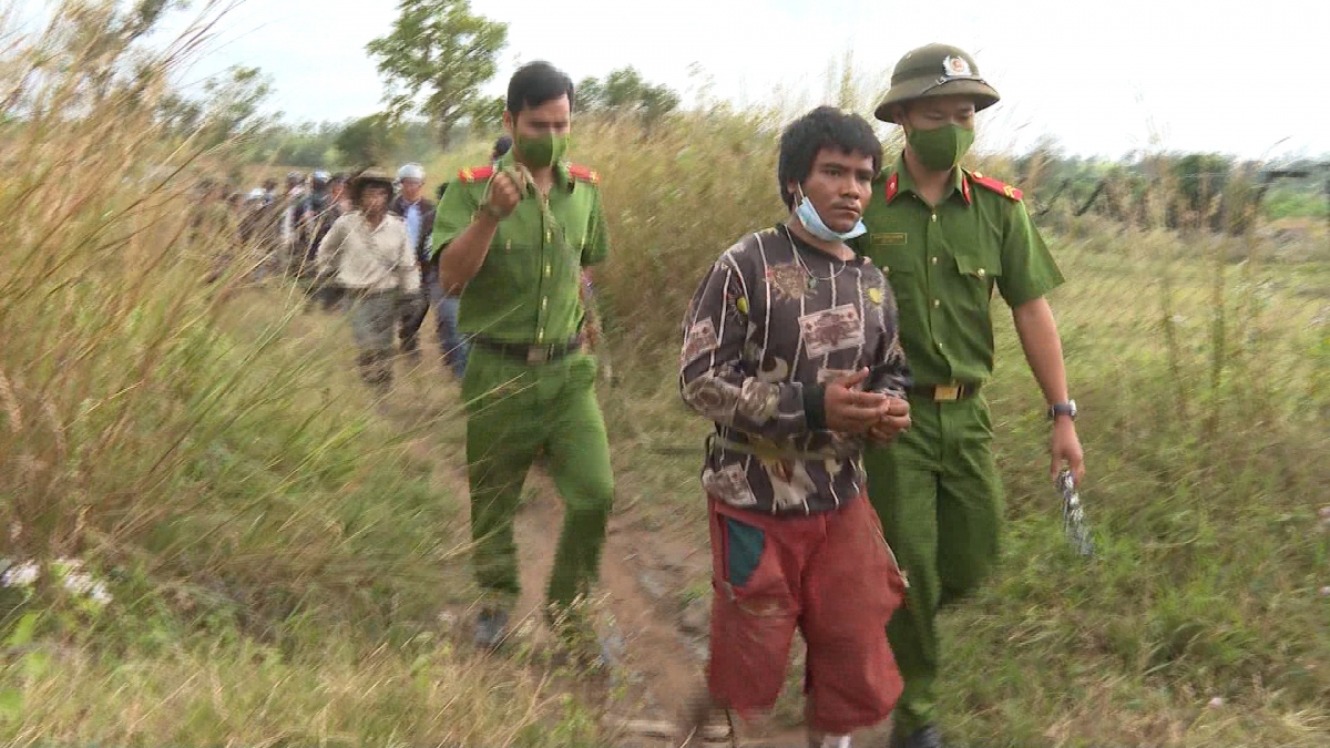 bat giu ke sat hai nguoi phu nu len ray dao mi hinh anh 1