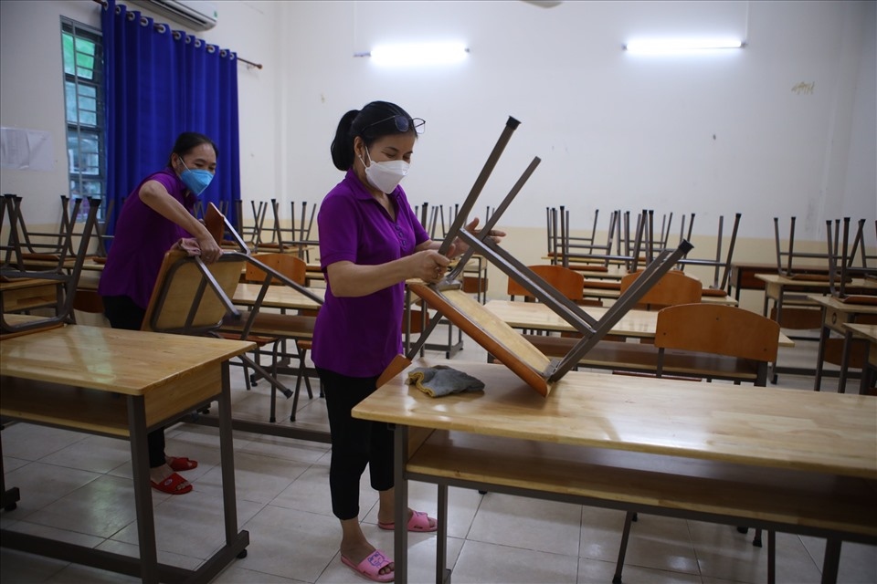 schools in hcm city disinfected to welcome students from december 13 picture 5