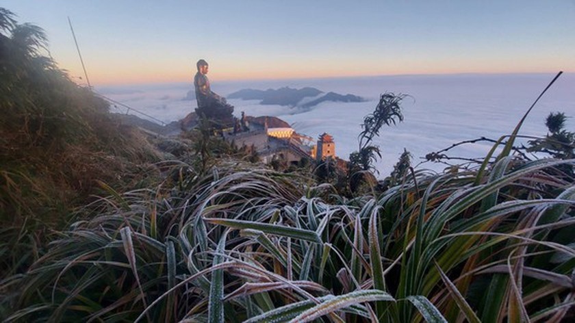 hoar frost covers fansipan as temperatures plunge to zero picture 6