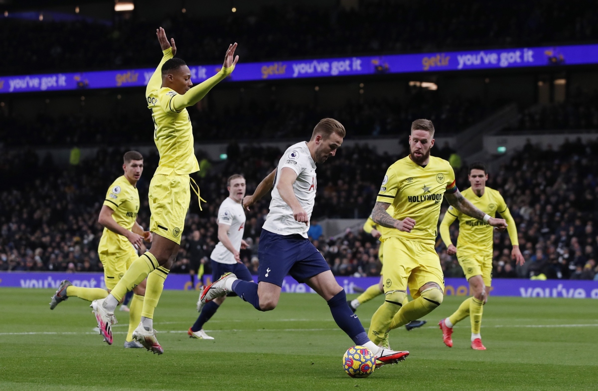 son heung min lap cong, tottenham ap sat top 4 premier league hinh anh 8