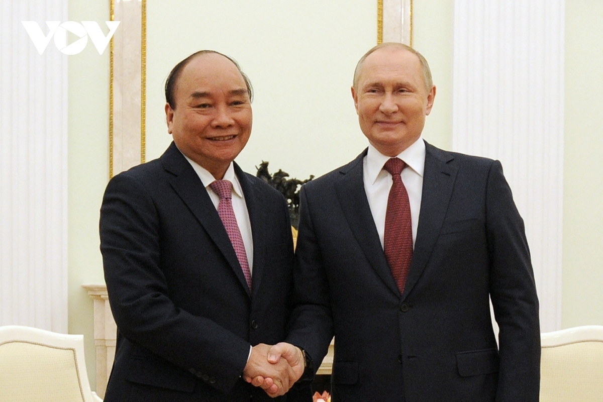 Phuc and Putin spend nearly four hours discussing 20 important issues aimed at further promoting cooperation between the two countries in the coming time.