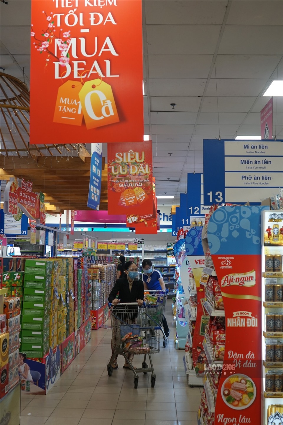 tet shopping begins at supermarkets in ho chi minh city picture 5