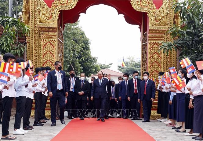 State President Nguyen Xuan Phuc visits Supreme Grand Patriarch Tep Vong at Unalom pagoda (Photo:VNA)