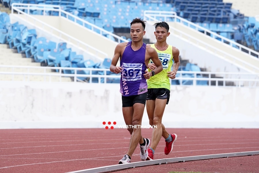 nguyen thanh ngung gianh hcv di bo 20km, pha sau ky luc quoc gia hinh anh 1