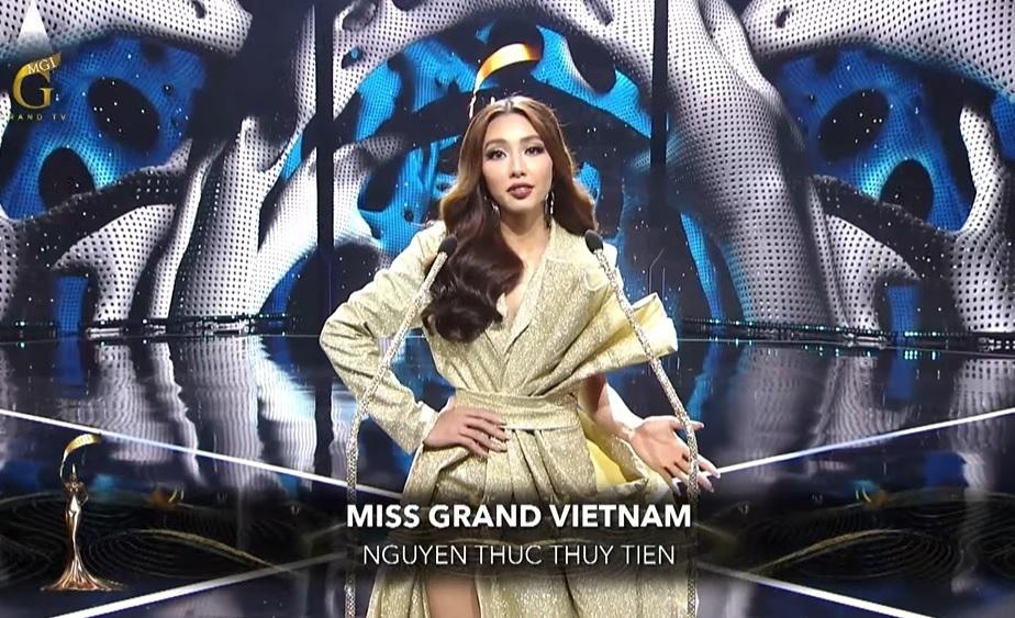 Thuy Tien looks confident on the stage in the grand finale. (Photo: Miss Grand International 2021)