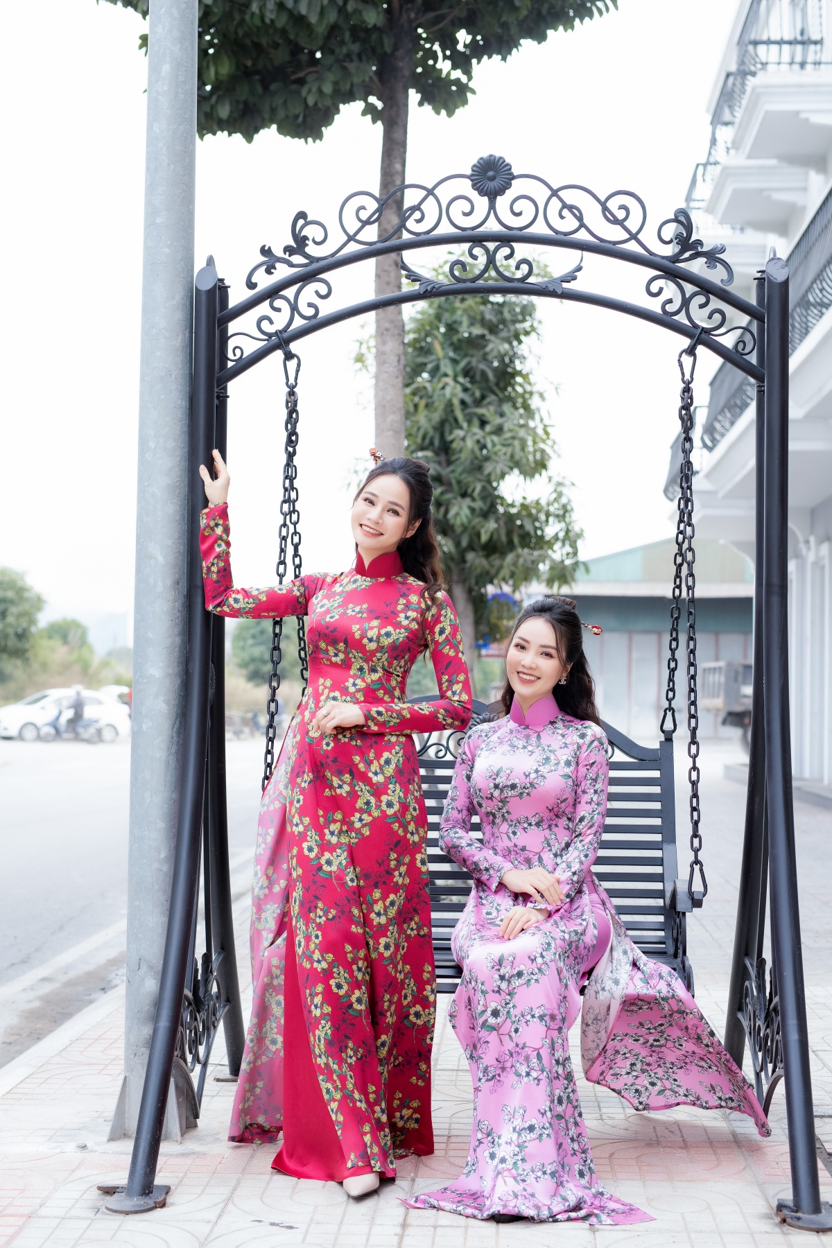 A hau thuy van va btv thu huong do sac trong ta ao dai cua ntk vu thu trang hinh anh 6