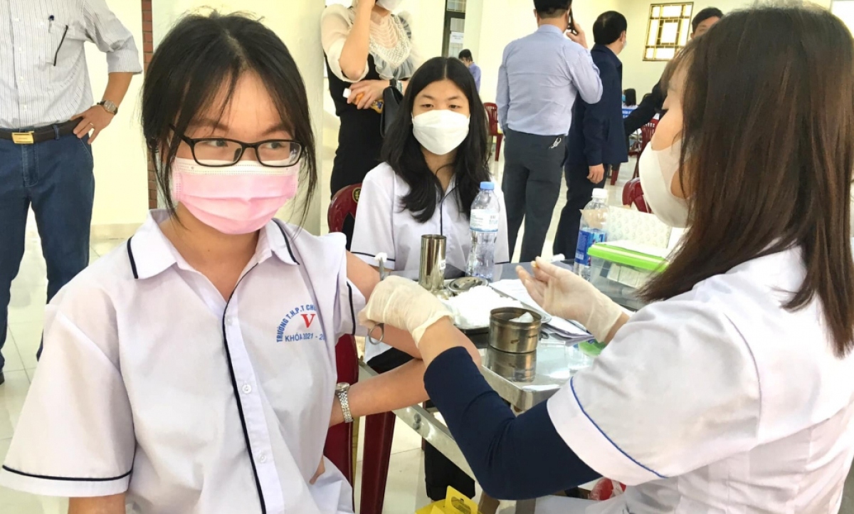 ngay thu 2 thanh hoa trien khai tiem vaccine phong covid-19 cho tre em hinh anh 1