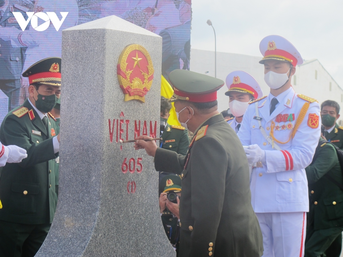 vietnam, laos hold first border defence friendship exchange picture 7