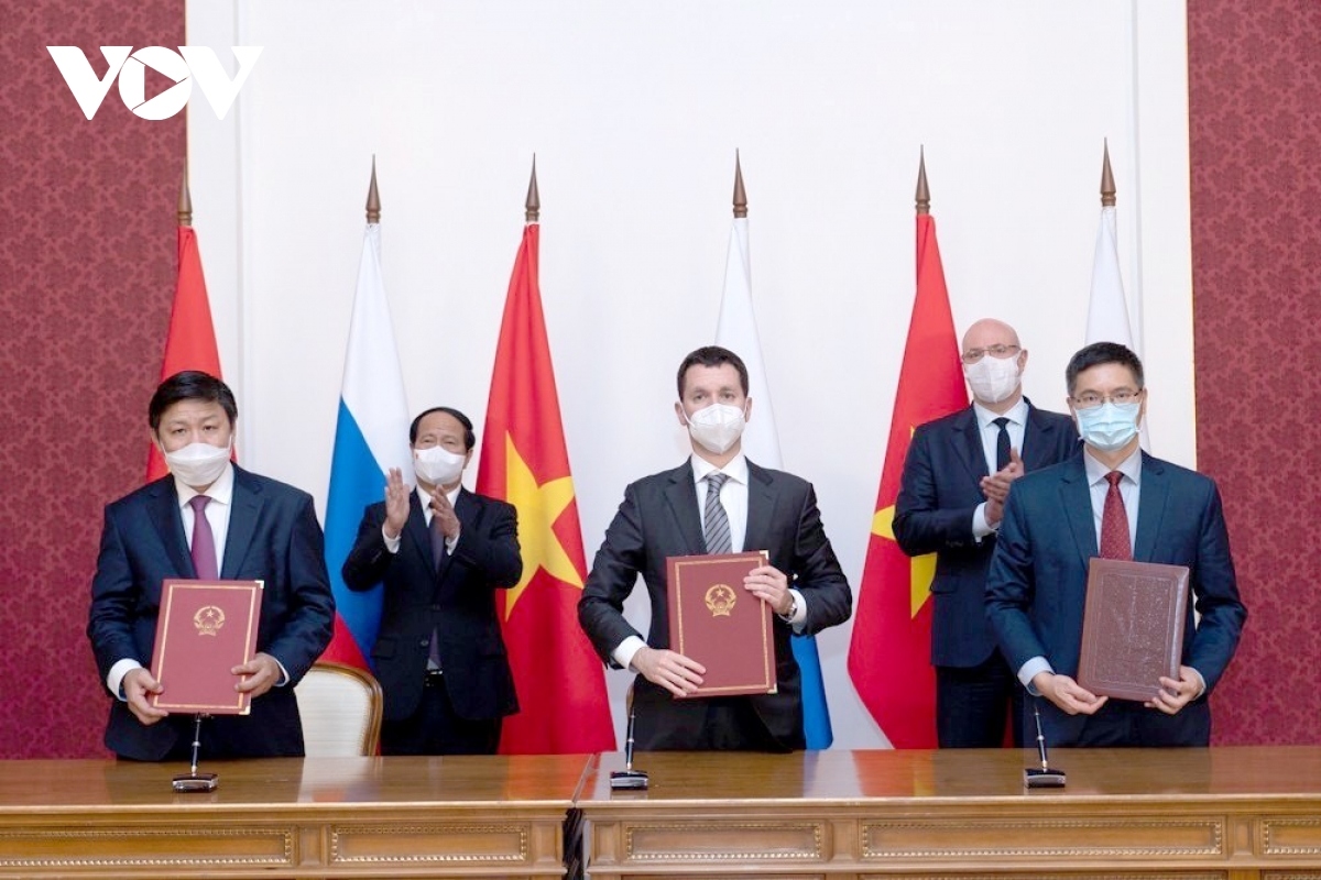 vietnam, russia sign cooperation documents picture 2