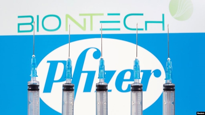 Pfizer và BioNTech cho biết, mũi tiêm vaccine thứ 3 của liên doanh này sẽ giúp tăng lượng kháng thể trung hòa lên khoảng 25%. Ảnh minh họa: Reuters