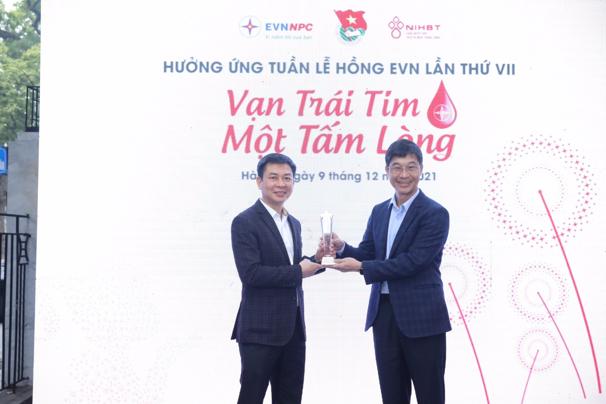 evnnpc huong ung hien mau trong tuan le hong lan thu vii hinh anh 4