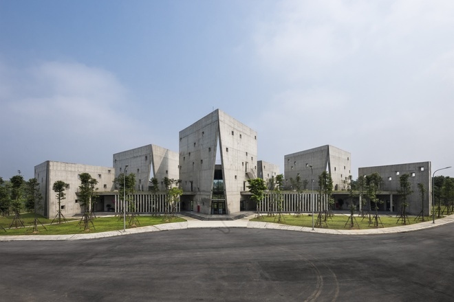 Architecture Vo Trong Nghia and his team VTN Architects are honoured at the LOOP Design Awards 2021 for their project "Viettel Offsite Studio". (Photo credit to VTN Architects)