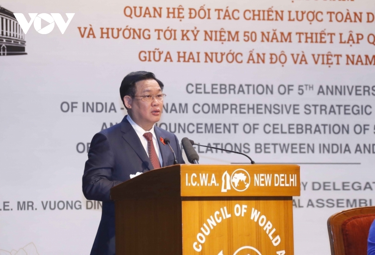 Vietnam National Assembly Chairman Vuong Dinh Hue addresses the ceremony