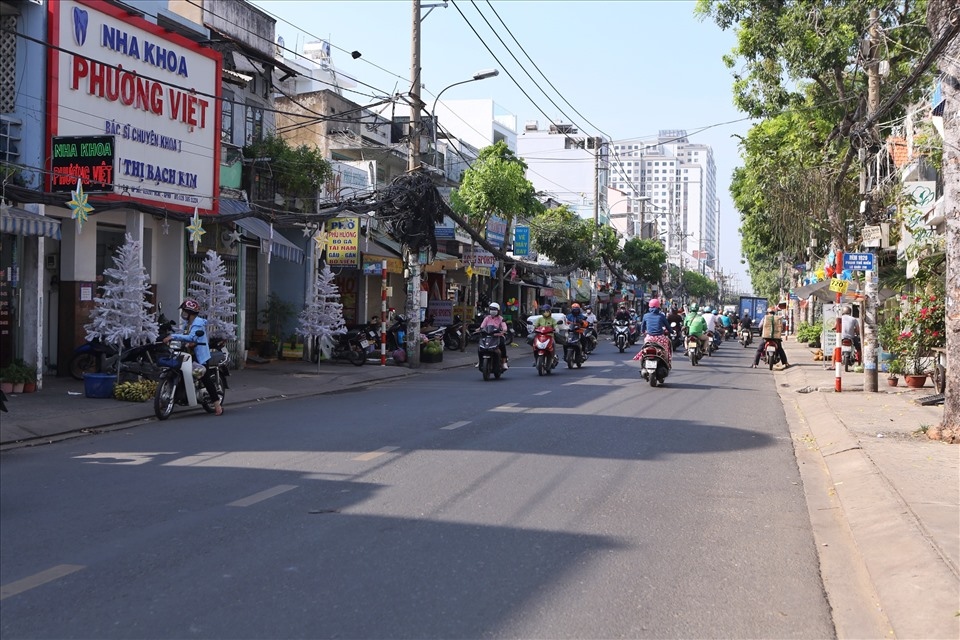 hcm city catholic parish turns quiet as christmas eve draws near picture 8