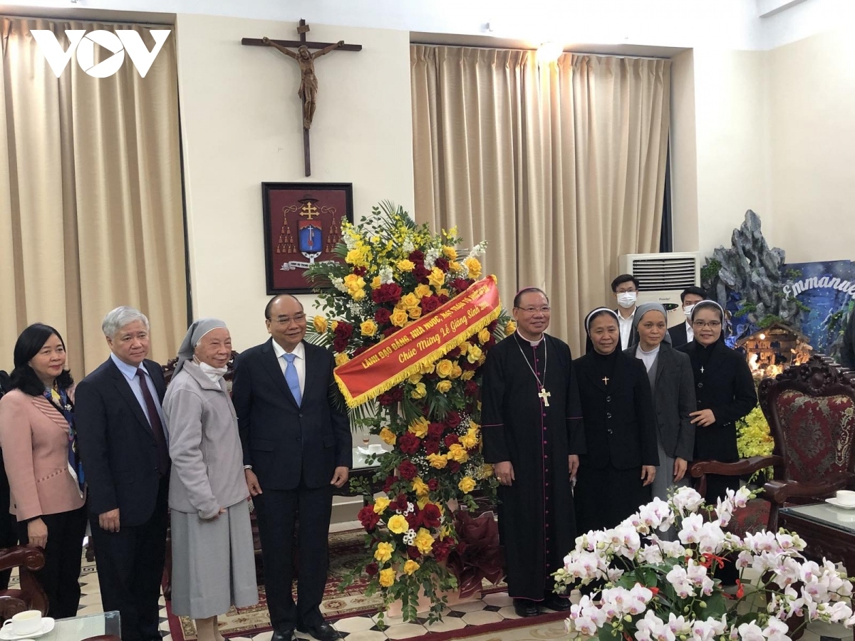 state president extends x-mas greetings to catholics in hanoi picture 1