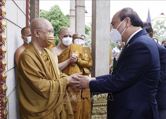 chu tich nuoc nguyen xuan phuc tham cac vi Dai tang thong campuchia hinh anh 2