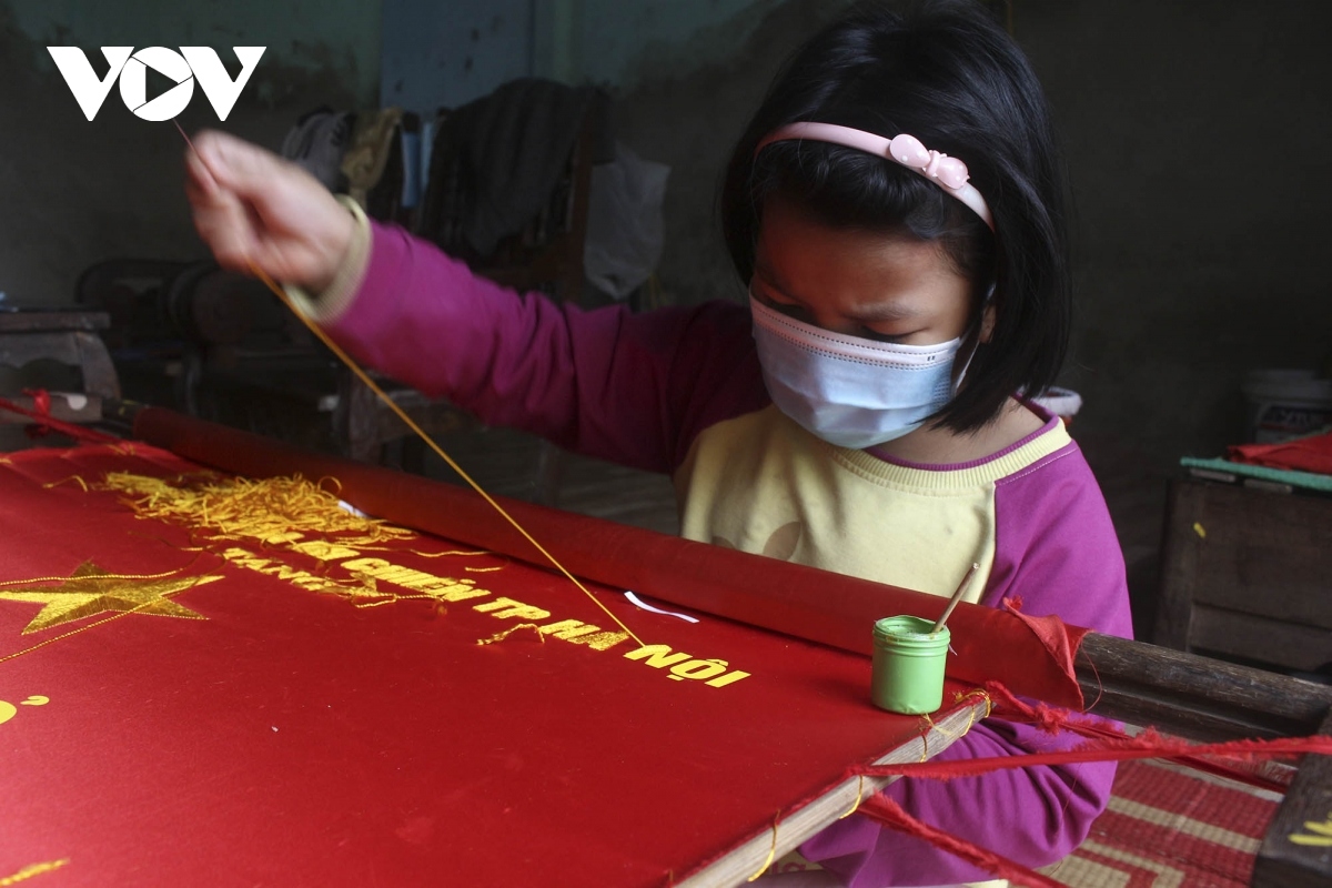 national flag making village in hanoi busy ahead of tet picture 10