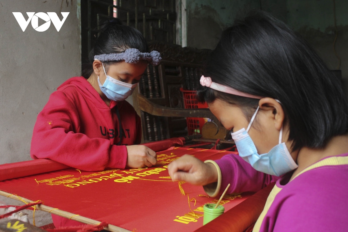 national flag making village in hanoi busy ahead of tet picture 11